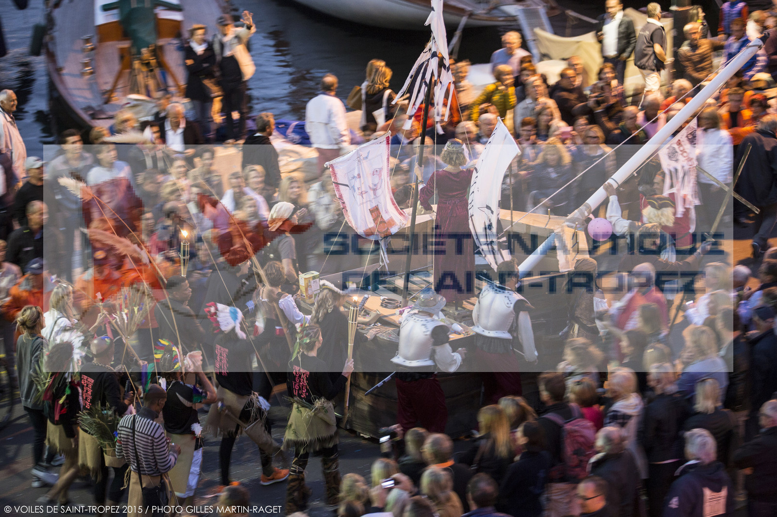 01 10 2025, Saint-Tropez (FRA,83) , Voioes de Saint-Tropez 2015, Day 4, Crew parade 01 10 2025, Saint-Tropez (FRA,83) , Voioes de Saint-Tropez 2015, Day 4, Crew parade