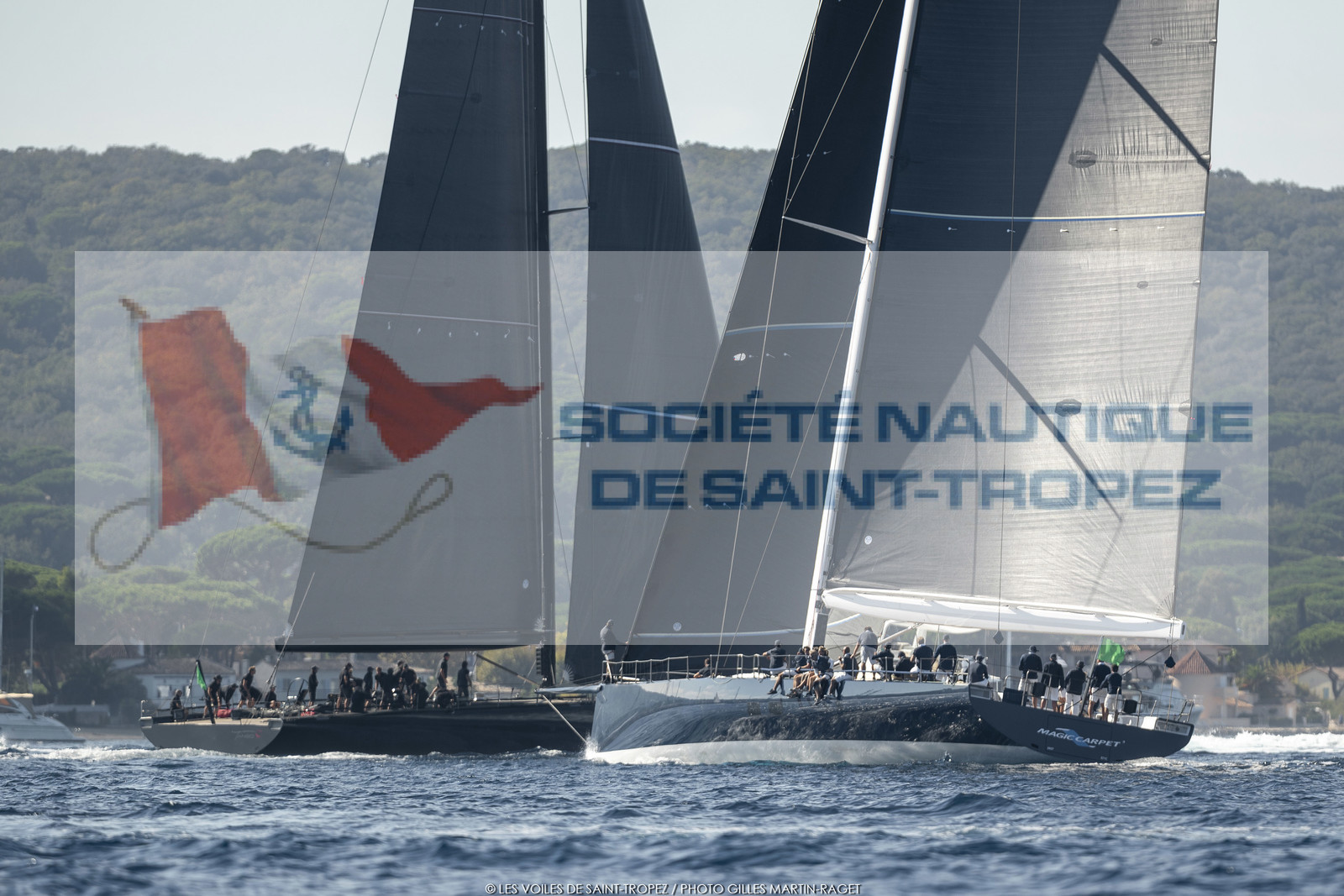 06 10 2022, Saint-Tropez (FRA,83), Voiles de Saint-Tropez 2022,  Maxis Club 55 Cupentre les deux Wallycento Magic Carpet Cubed et Tango, défi French Kiss vs Kiwi Magic 06 10 2022, Saint-Tropez (FRA,83), Voiles de Saint-Tropez 2022,  Maxis Club 55 Cupentre les deux Wallycento Magic Carpet Cubed et Tango, défi French Kiss vs Kiwi Magic