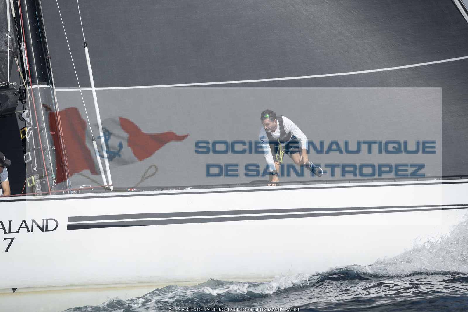 06 10 2022, Saint-Tropez (FRA,83), Voiles de Saint-Tropez 2022,  Maxis Club 55 Cupentre les deux Wallycento Magic Carpet Cubed et Tango, défi French Kiss vs Kiwi Magic