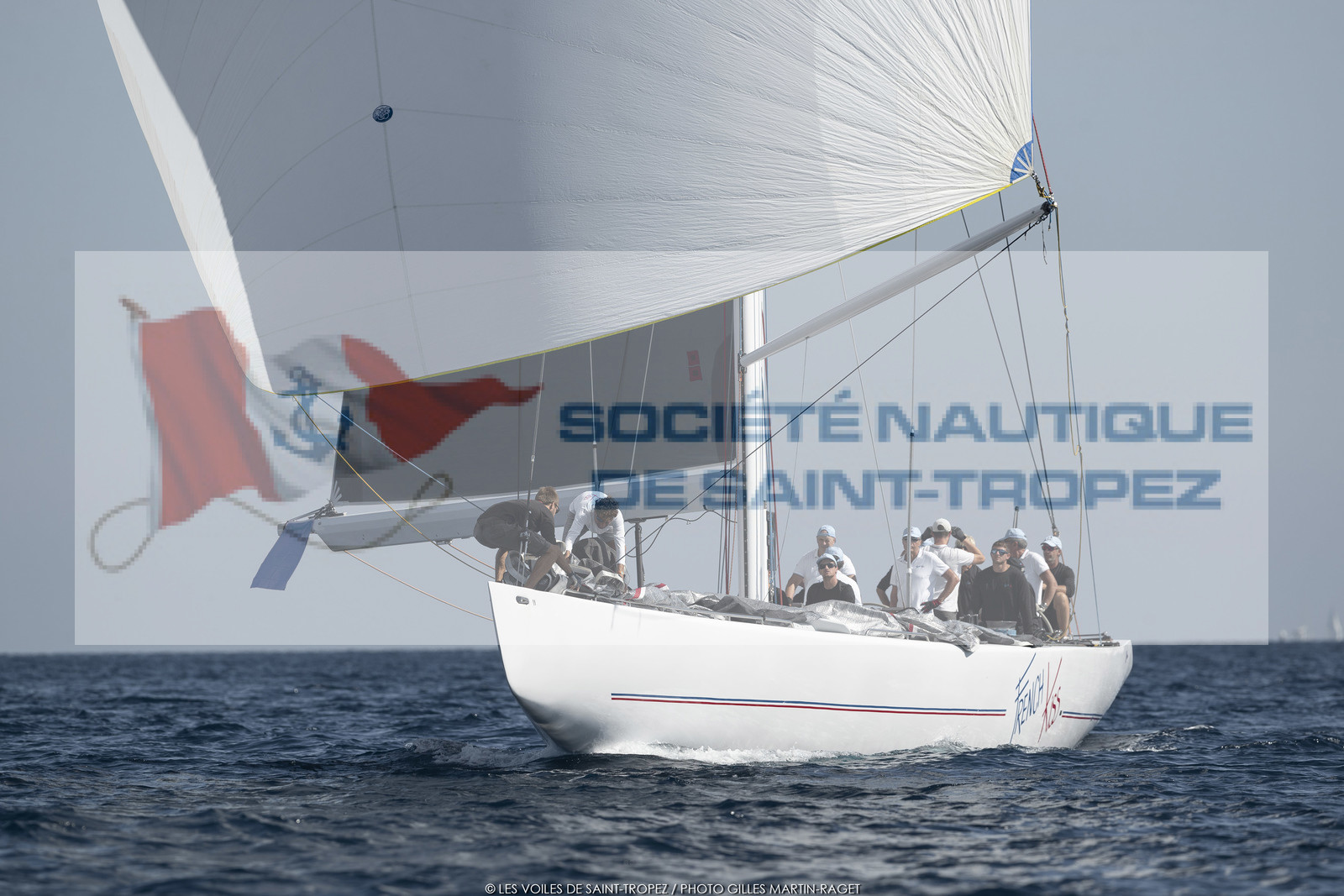 06 10 2022, Saint-Tropez (FRA,83), Voiles de Saint-Tropez 2022,  Maxis Club 55 Cupentre les deux Wallycento Magic Carpet Cubed et Tango, défi French Kiss vs Kiwi Magic