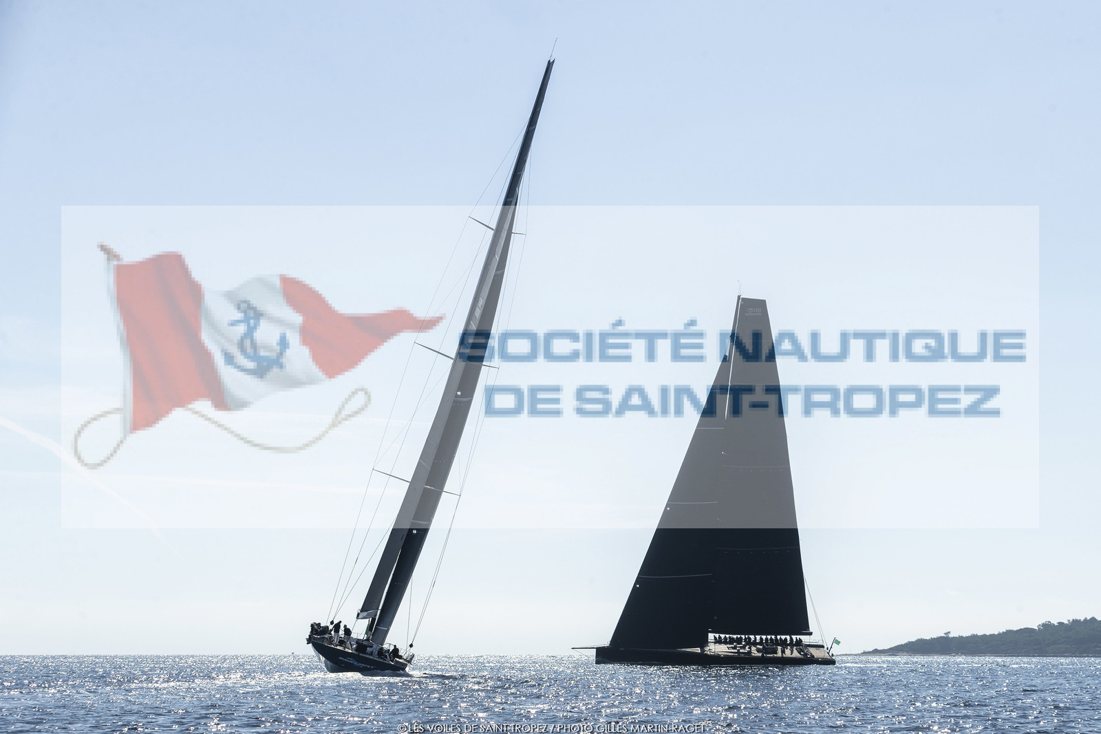 06 10 2022, Saint-Tropez (FRA,83), Voiles de Saint-Tropez 2022,  Maxis Club 55 Cupentre les deux Wallycento Magic Carpet Cubed et Tango, défi French Kiss vs Kiwi Magic 06 10 2022, Saint-Tropez (FRA,83), Voiles de Saint-Tropez 2022,  Maxis Club 55 Cupentre les deux Wallycento Magic Carpet Cubed et Tango, défi French Kiss vs Kiwi Magic