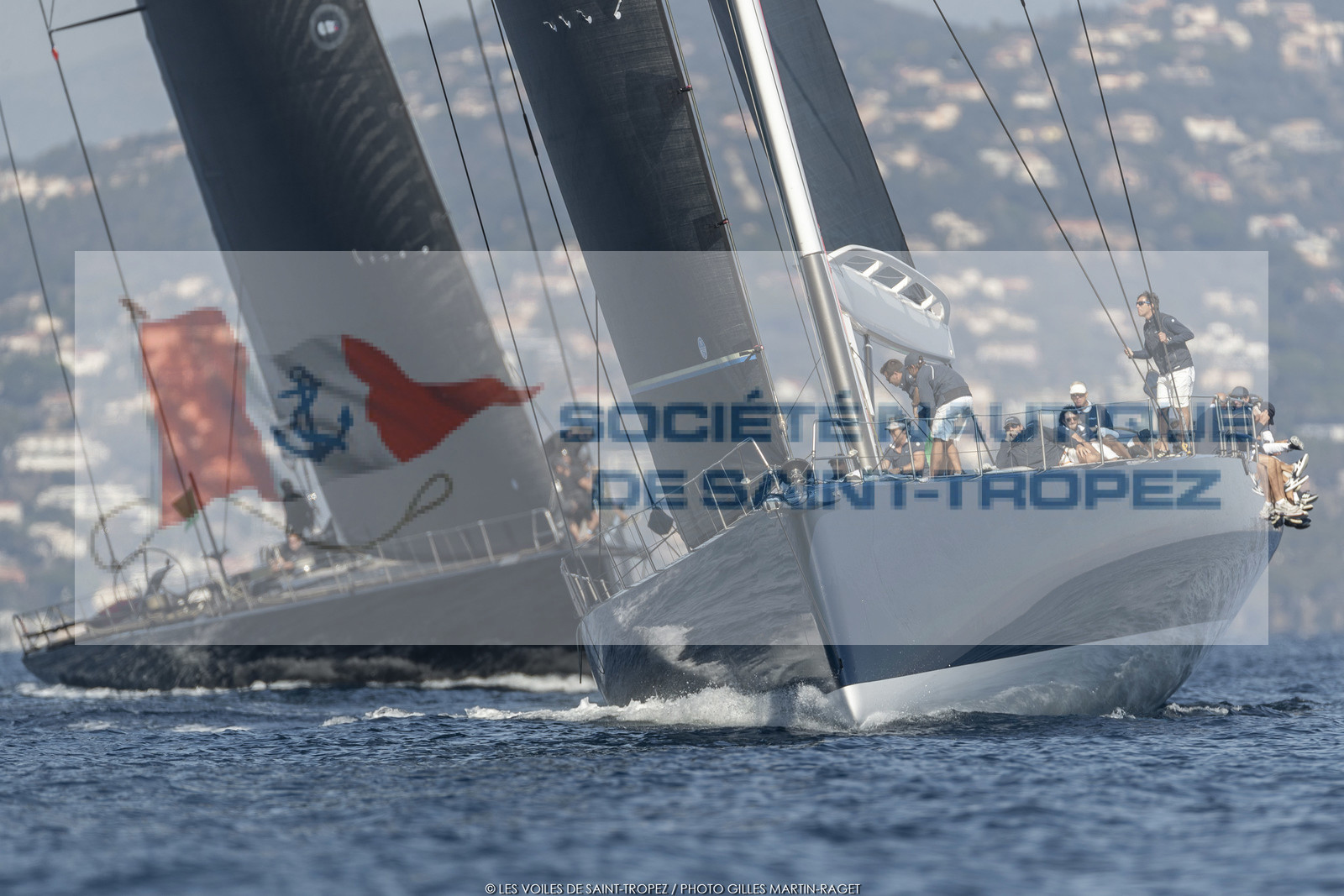 06 10 2022, Saint-Tropez (FRA,83), Voiles de Saint-Tropez 2022,  Maxis Club 55 Cupentre les deux Wallycento Magic Carpet Cubed et Tango, défi French Kiss vs Kiwi Magic 06 10 2022, Saint-Tropez (FRA,83), Voiles de Saint-Tropez 2022,  Maxis Club 55 Cupentre les deux Wallycento Magic Carpet Cubed et Tango, défi French Kiss vs Kiwi Magic